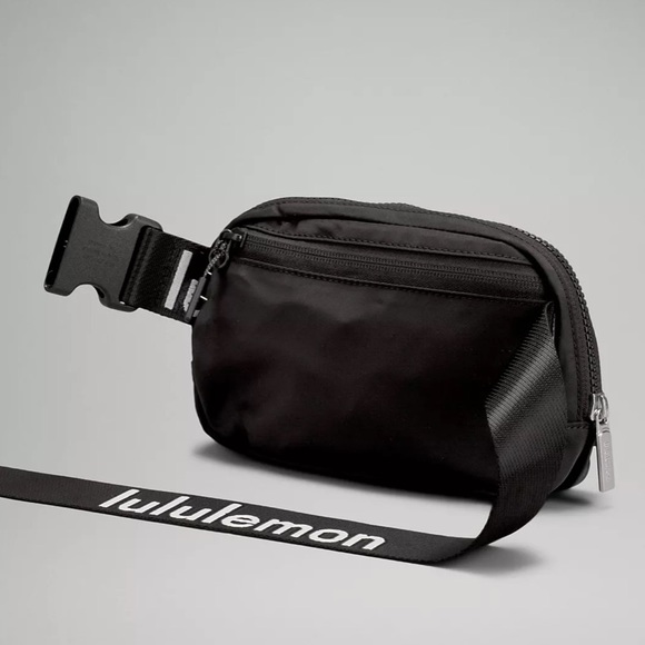 NWT Lululemon Everywhere Belt Bag Wordmark - Picture 5 of 7